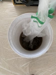 エアコン清掃後の汚染水